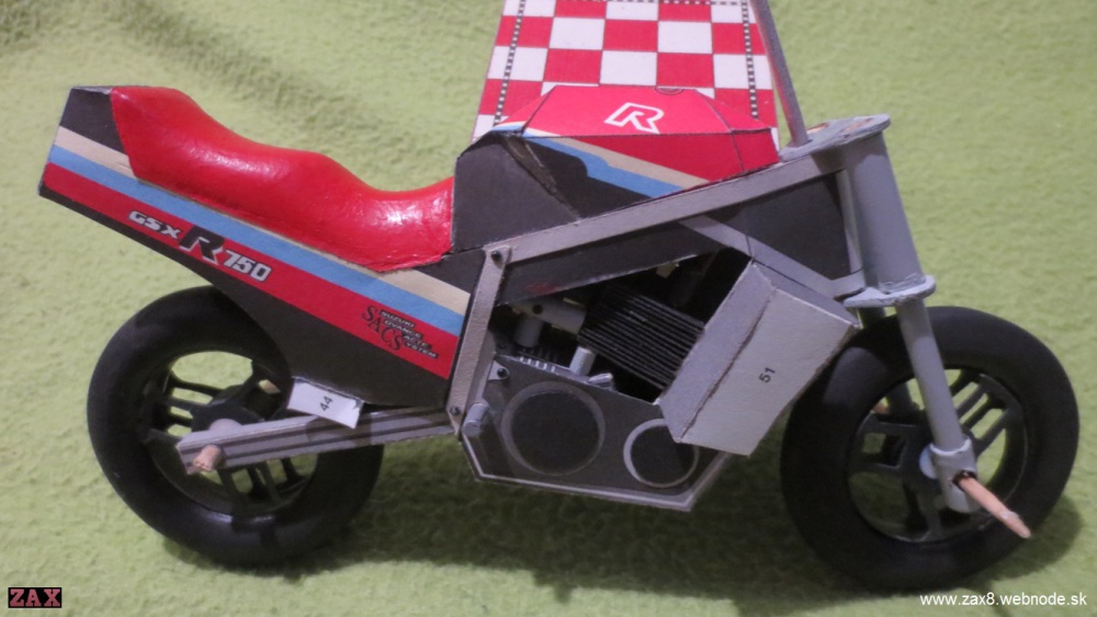 Suzuki GSX R750 (Plná velikost v novém okně) Suzuki GSX R750