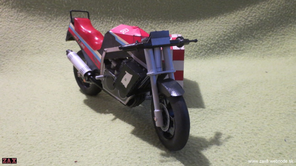 Suzuki GSX R750 (Plná velikost v novém okně) Suzuki GSX R750