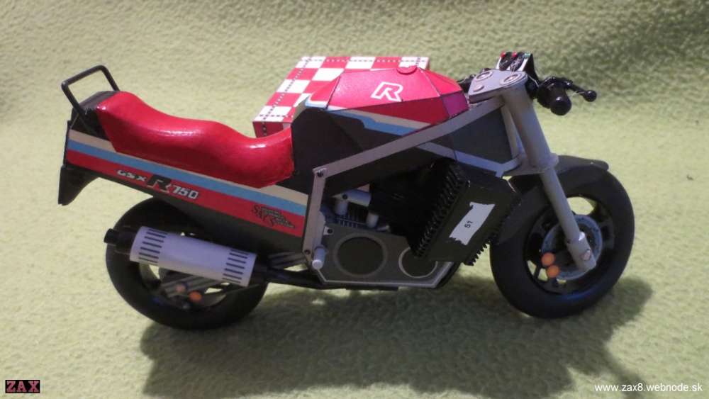Suzuki GSX R750 (Plná velikost v novém okně) Suzuki GSX R750