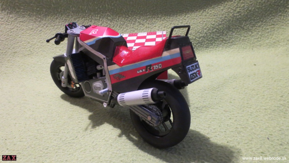 Suzuki GSX R750 (Plná velikost v novém okně) Suzuki GSX R750