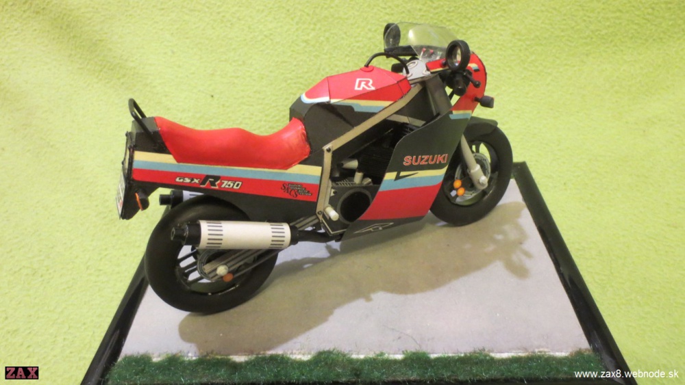 Suzuki GSX R750 (Plná velikost v novém okně) Suzuki GSX R750