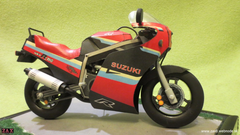 Suzuki GSX R750 (Plná velikost v novém okně) Suzuki GSX R750