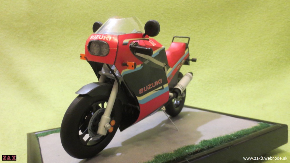 Suzuki GSX R750 (Plná velikost v novém okně) Suzuki GSX R750