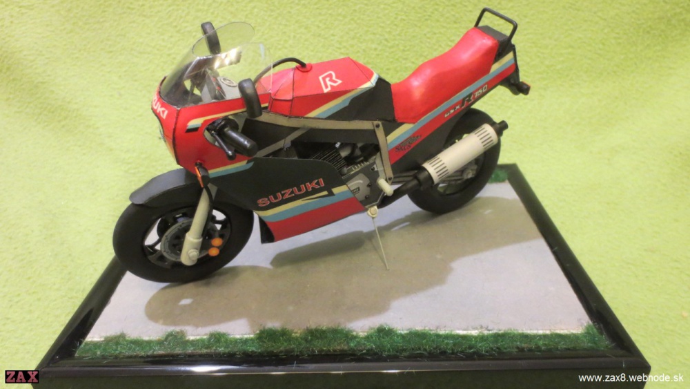 Suzuki GSX R750 (Plná velikost v novém okně) Suzuki GSX R750