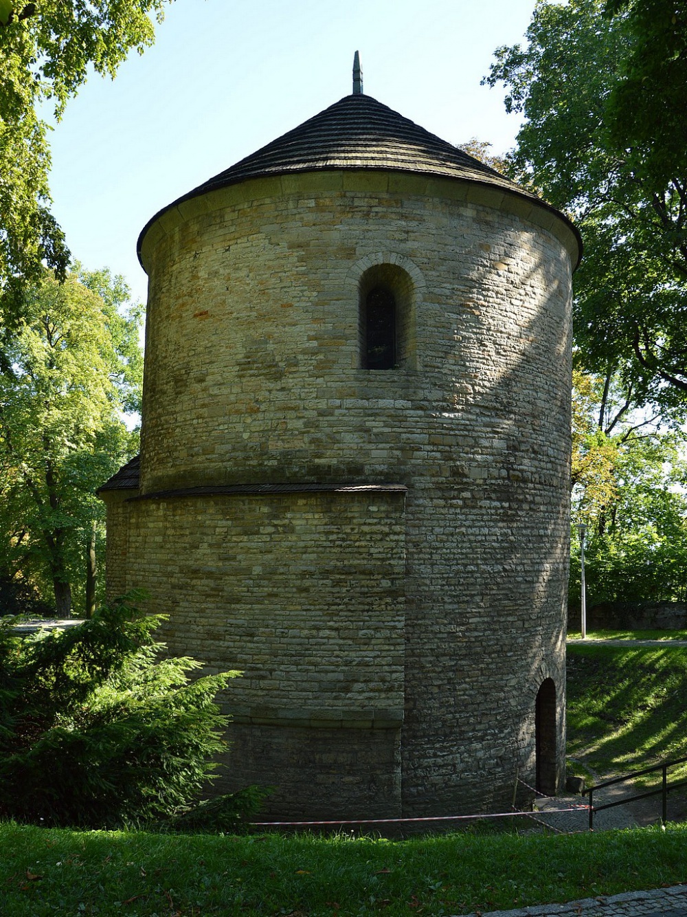 Rotunda sv. Mikuláša a sv. Václava, Cieszyn (Plná velikost v novém okně) Rotunda sv. Mikuláša a sv. Václava, Cieszyn