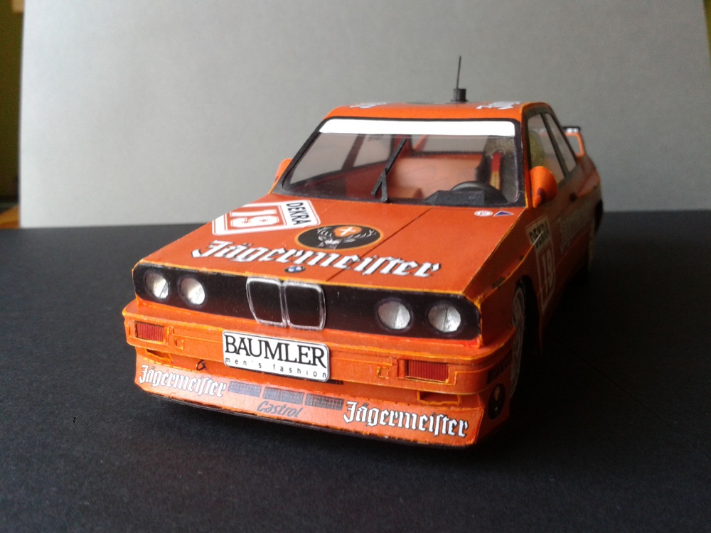 BMW M3 E30 (Plná velikost v novém okně) BMW M3 E30