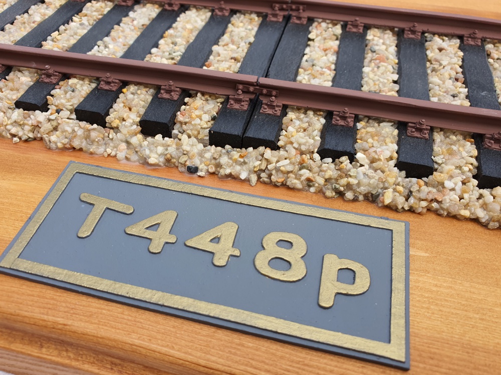 374290