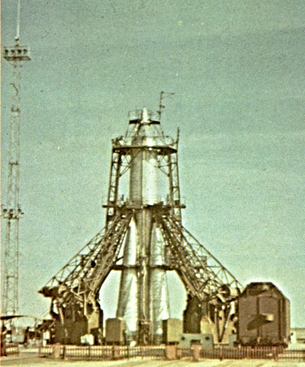 Sputnik 2 (Plná velikost v novém okně) Sputnik 2
