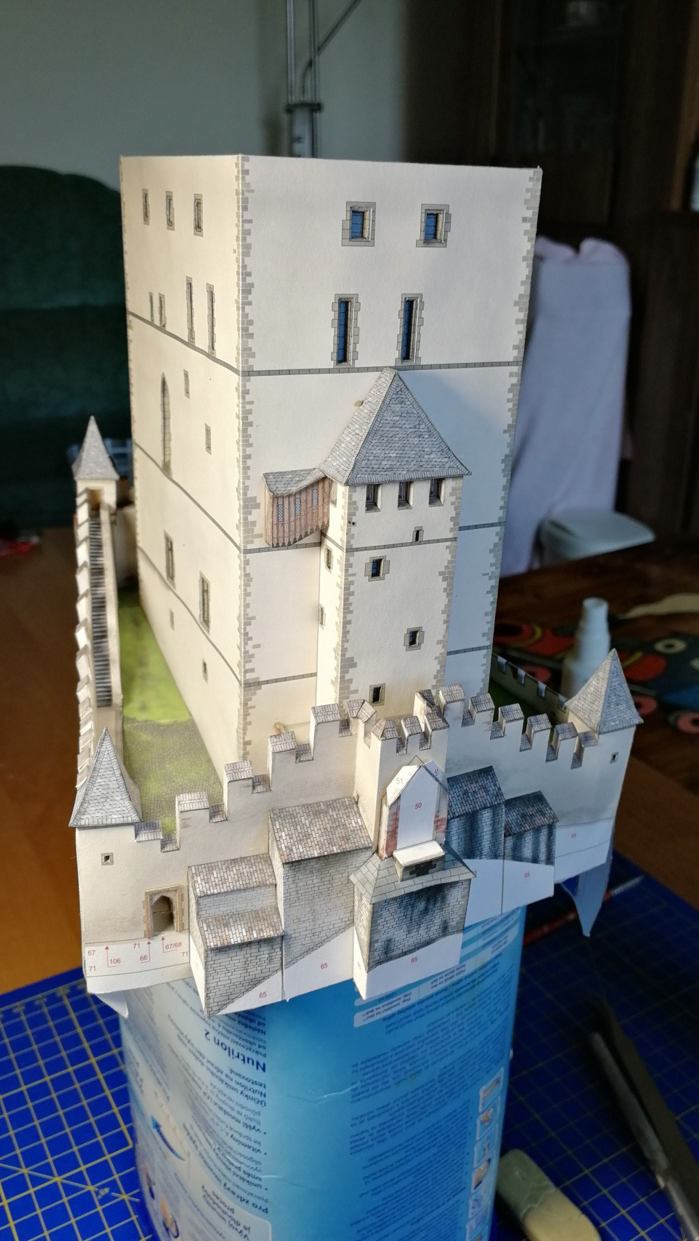 Hrad Karlštejn (Plná velikost v novém okně) Hrad Karlštejn