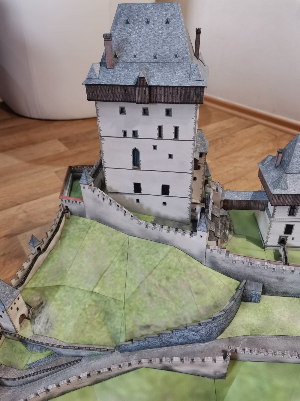 Hrad Karlštejn (Plná velikost v novém okně) Hrad Karlštejn