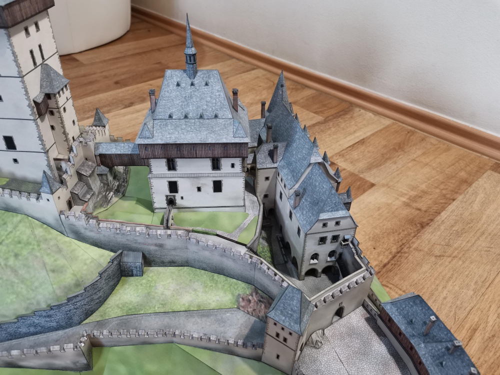 Hrad Karlštejn (Plná velikost v novém okně) Hrad Karlštejn