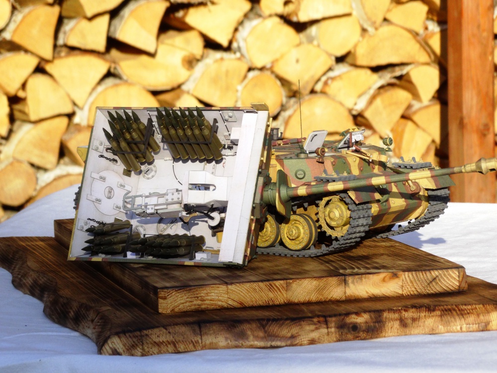Sd.Kfz.184 Ferdinand (Plná velikost v novém okně) Sd.Kfz.184 Ferdinand