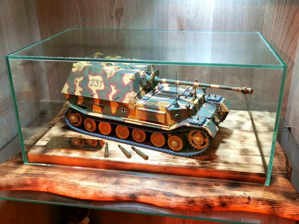 Sd.Kfz.184 Ferdinand (Plná velikost v novém okně) Sd.Kfz.184 Ferdinand