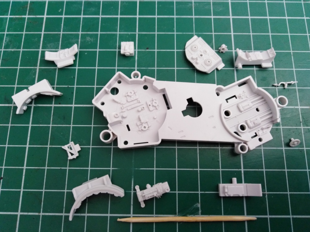 Bandai Star Wars 1/72 Perfect Grade Millennium Falcon (Plná velikost v novém okně) Bandai Star Wars 1/72 Perfect Grade Millennium Falcon