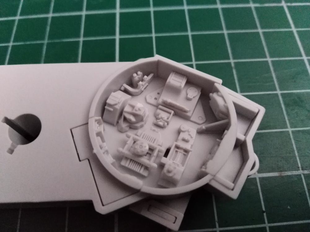 Bandai Star Wars 1/72 Perfect Grade Millennium Falcon (Plná velikost v novém okně) Bandai Star Wars 1/72 Perfect Grade Millennium Falcon