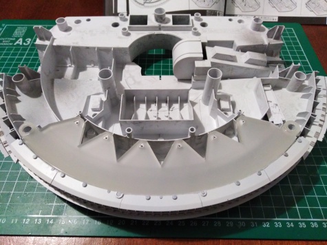 Bandai Star Wars 1/72 Perfect Grade Millennium Falcon Bandai Star Wars 1/72 Perfect Grade Millennium Falcon