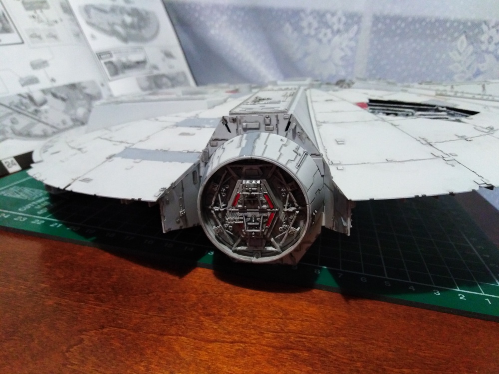 Bandai Star Wars 1/72 Perfect Grade Millennium Falcon (Plná velikost v novém okně) Bandai Star Wars 1/72 Perfect Grade Millennium Falcon
