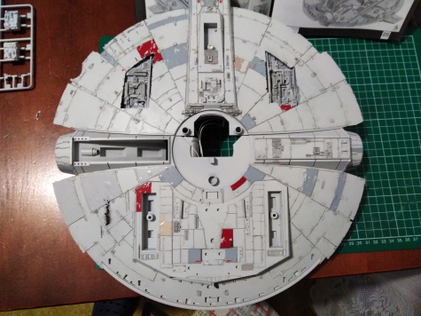 Bandai Star Wars 1/72 Perfect Grade Millennium Falcon Bandai Star Wars 1/72 Perfect Grade Millennium Falcon