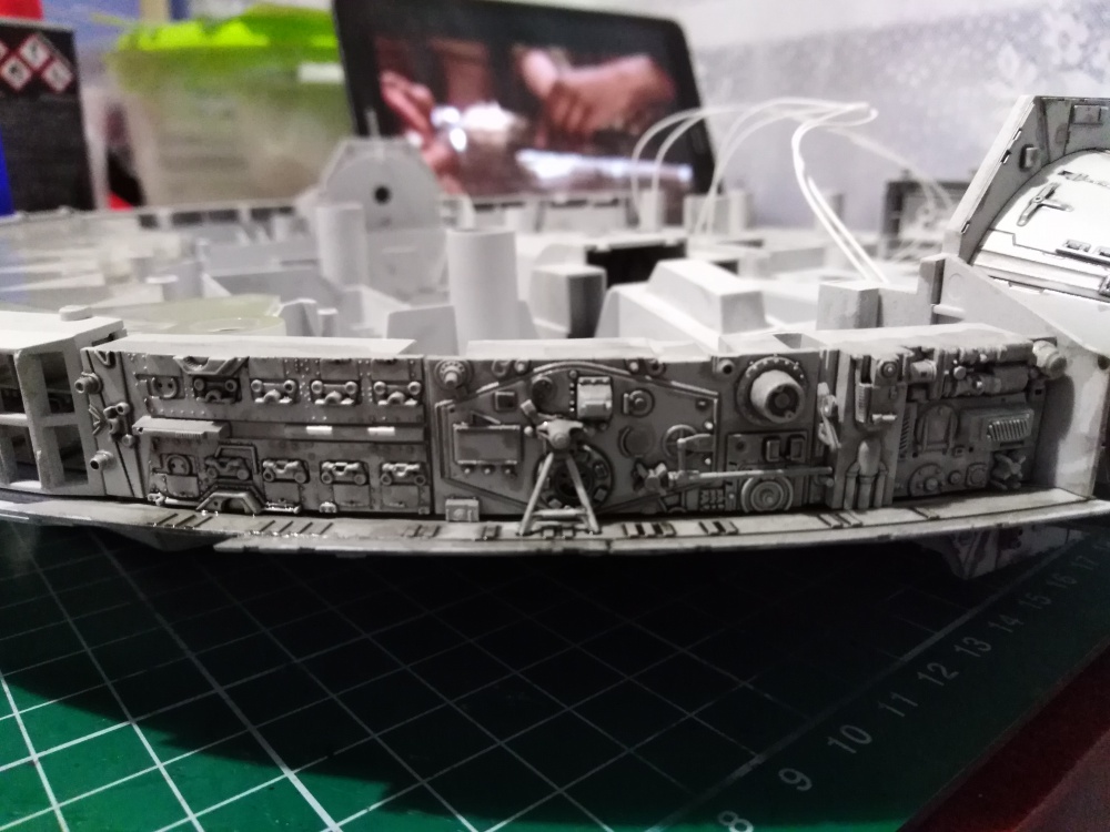 Bandai Star Wars 1/72 Perfect Grade Millennium Falcon (Plná velikost v novém okně) Bandai Star Wars 1/72 Perfect Grade Millennium Falcon