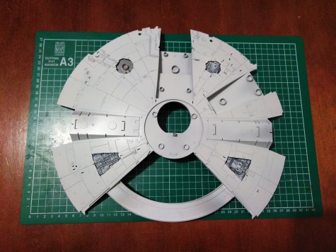 Bandai Star Wars 1/72 Perfect Grade Millennium Falcon Bandai Star Wars 1/72 Perfect Grade Millennium Falcon