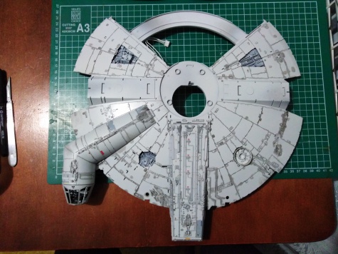 Bandai Star Wars 1/72 Perfect Grade Millennium Falcon Bandai Star Wars 1/72 Perfect Grade Millennium Falcon