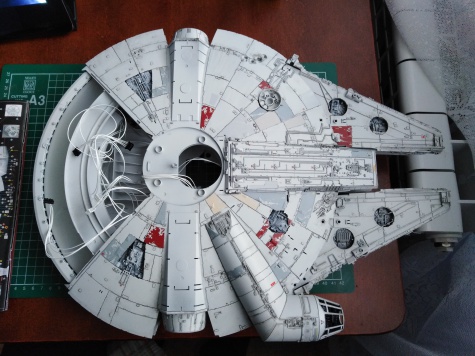 Bandai Star Wars 1/72 Perfect Grade Millennium Falcon Bandai Star Wars 1/72 Perfect Grade Millennium Falcon