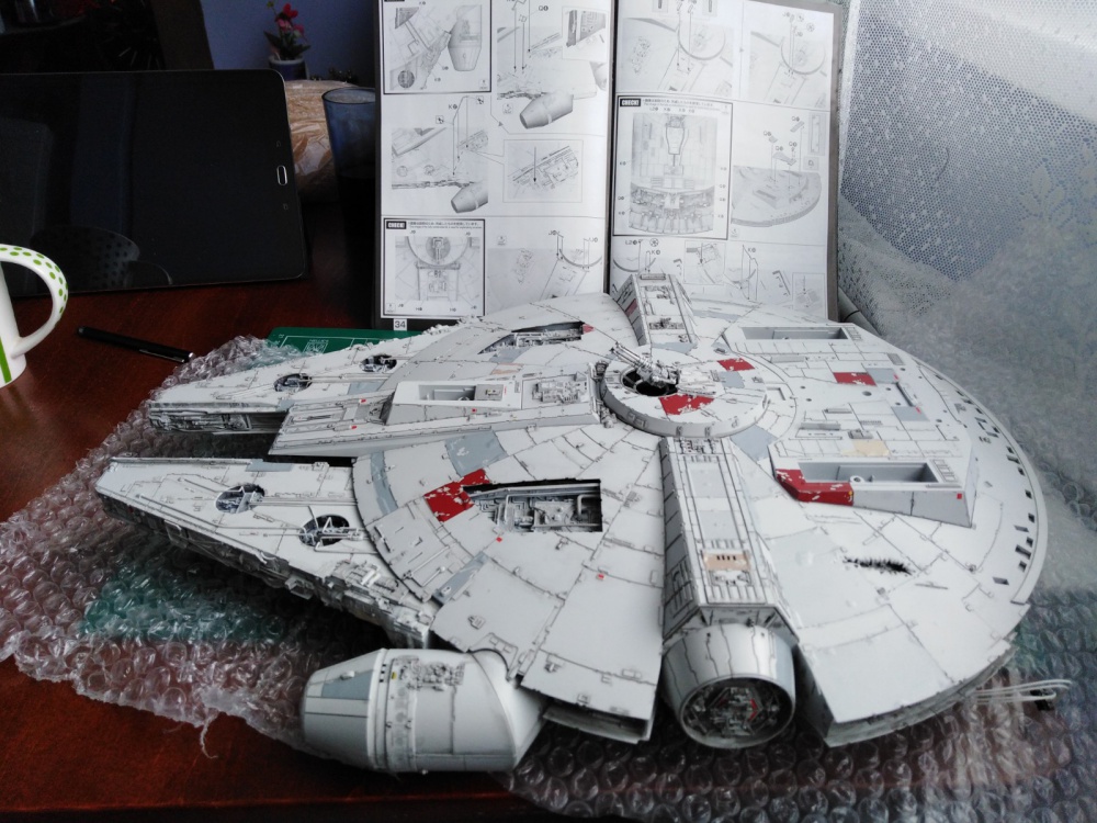 Bandai Star Wars 1/72 Perfect Grade Millennium Falcon (Plná velikost v novém okně) Bandai Star Wars 1/72 Perfect Grade Millennium Falcon