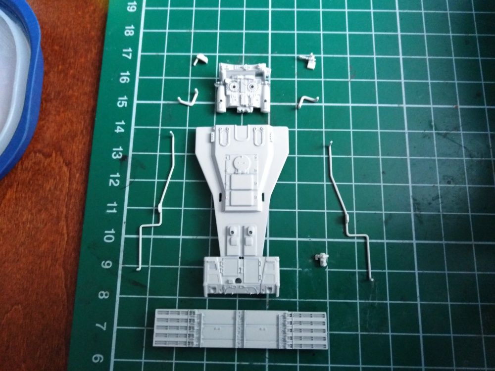 Bandai Star Wars 1/72 Perfect Grade Millennium Falcon (Plná velikost v novém okně) Bandai Star Wars 1/72 Perfect Grade Millennium Falcon