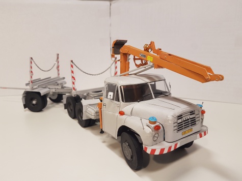 Tatra T2-148 NTP s manipulátorem HIAB 670 a stavitelným oplenovým přívěsem DAV-7 Tatra T2-148 NTP s manipulátorem HIAB 670 a stavitelným oplenovým přívěsem DAV-7