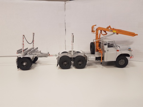 Tatra T2-148 NTP s manipulátorem HIAB 670 a stavitelným oplenovým přívěsem DAV-7 Tatra T2-148 NTP s manipulátorem HIAB 670 a stavitelným oplenovým přívěsem DAV-7
