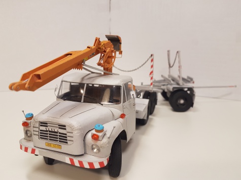Tatra T2-148 NTP s manipulátorem HIAB 670 a stavitelným oplenovým přívěsem DAV-7 Tatra T2-148 NTP s manipulátorem HIAB 670 a stavitelným oplenovým přívěsem DAV-7