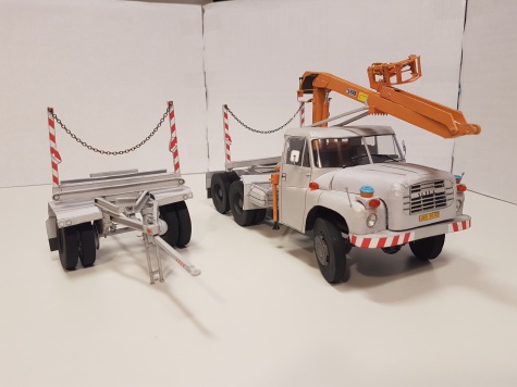 Tatra T2-148 NTP s manipulátorem HIAB 670 a stavitelným oplenovým přívěsem DAV-7 Tatra T2-148 NTP s manipulátorem HIAB 670 a stavitelným oplenovým přívěsem DAV-7