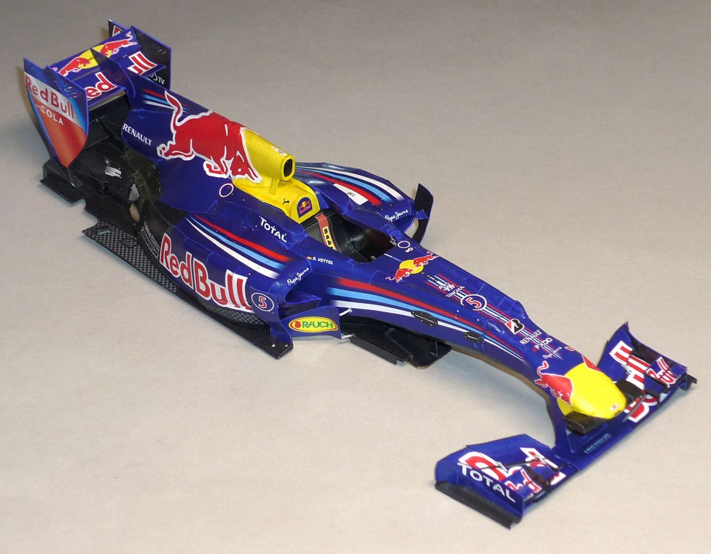 Red Bull RB6 - Sebastian Vettel - GP panělska 2010 (Plná velikost v novém okně) Red Bull RB6 - Sebastian Vettel - GP panělska 2010