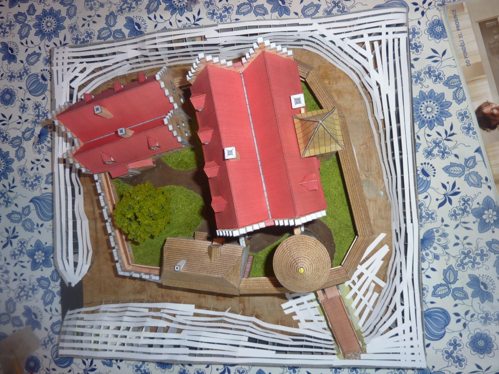 Hrad Drazice (Plná velikost v novém okně) Hrad Drazice
