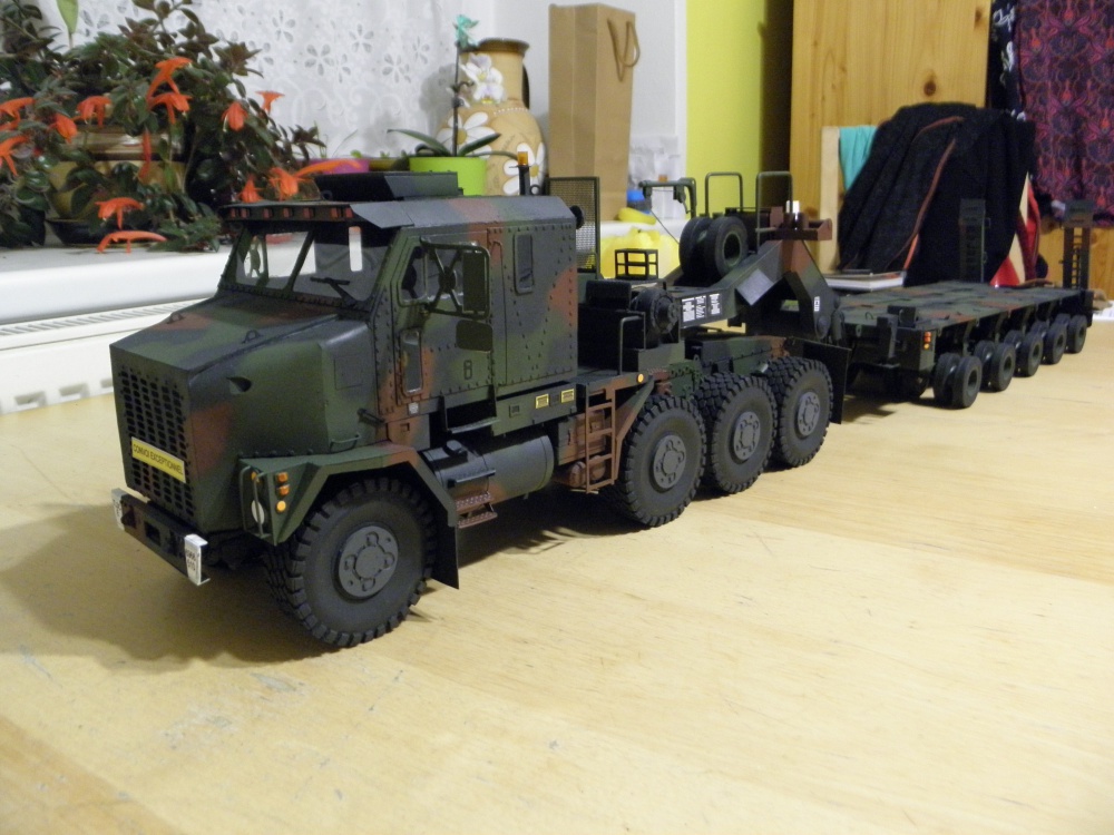M1070 a M1000 (Plná velikost v novém okně) M1070 a M1000