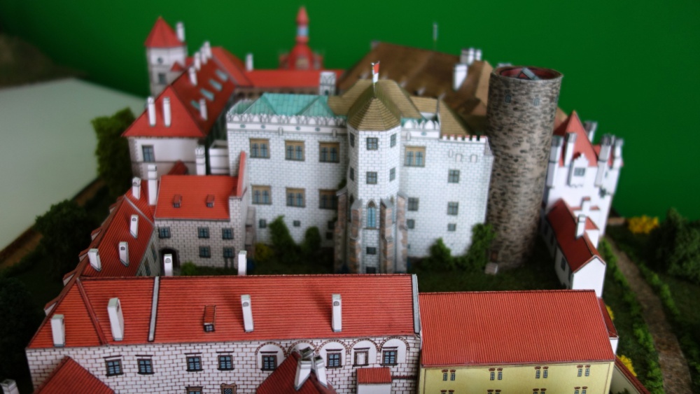 Hrad a zámek Jindřichův Hradec (Plná velikost v novém okně) Hrad a zámek Jindřichův Hradec