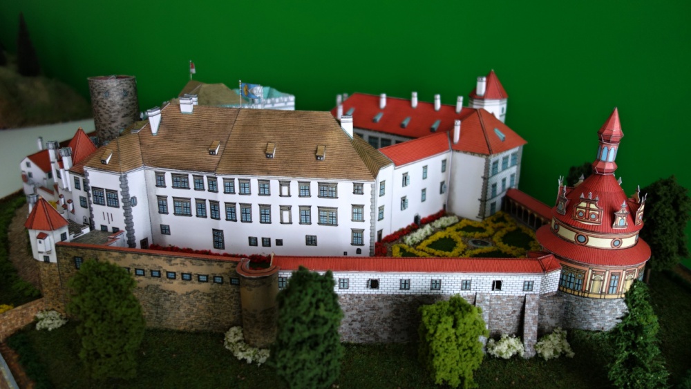 Hrad a zámek Jindřichův Hradec (Plná velikost v novém okně) Hrad a zámek Jindřichův Hradec