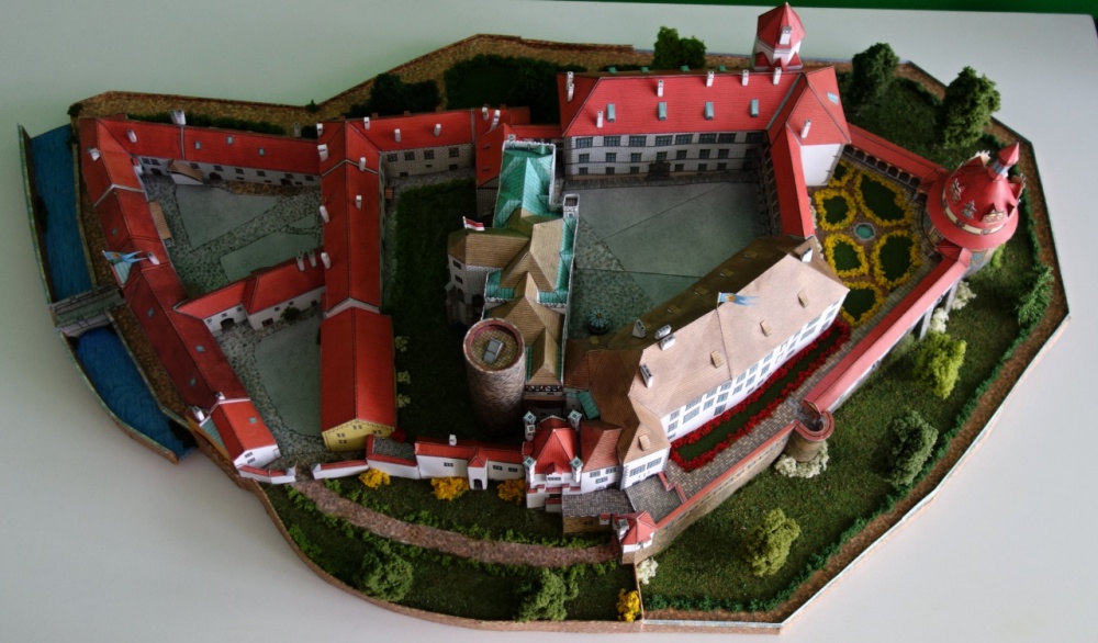 Hrad a zámek Jindřichův Hradec (Plnďż˝ velikost v novďż˝m oknďż˝) Hrad a zámek Jindřichův Hradec