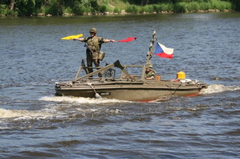 Motorový čln MO-634 + SP-5 Motorový čln MO-634 + SP-5