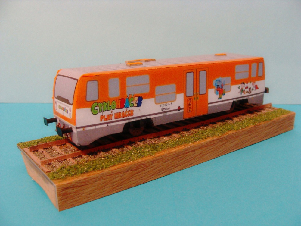 395743