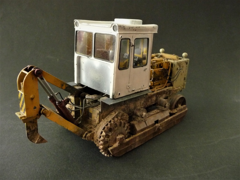Dozer ČTZ-130 (Plná velikost v novém okně) Dozer ČTZ-130