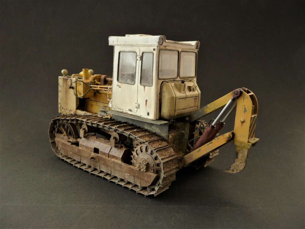 Dozer ČTZ-130 (Plná velikost v novém okně) Dozer ČTZ-130