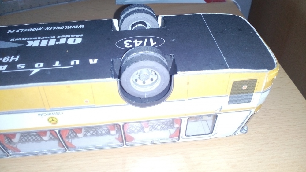 346825