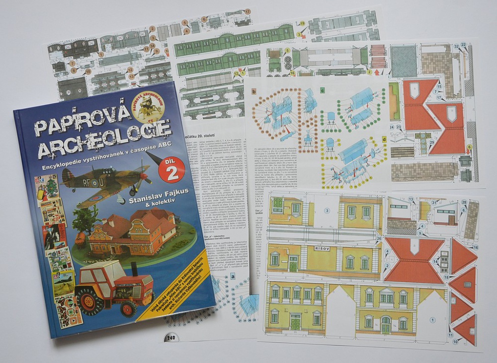 Nádraí a vlak z počátku 20. století (Plná velikost v novém okně) Nádraí a vlak z počátku 20. století