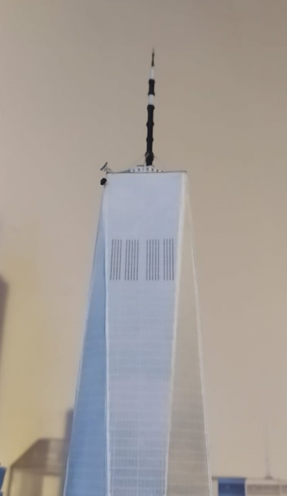 383349