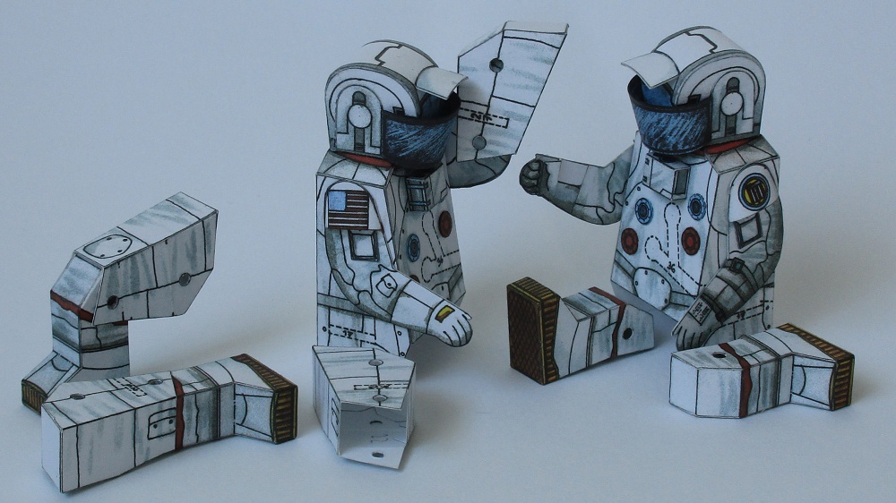 Lunar Roving Vehicle + Astronauti