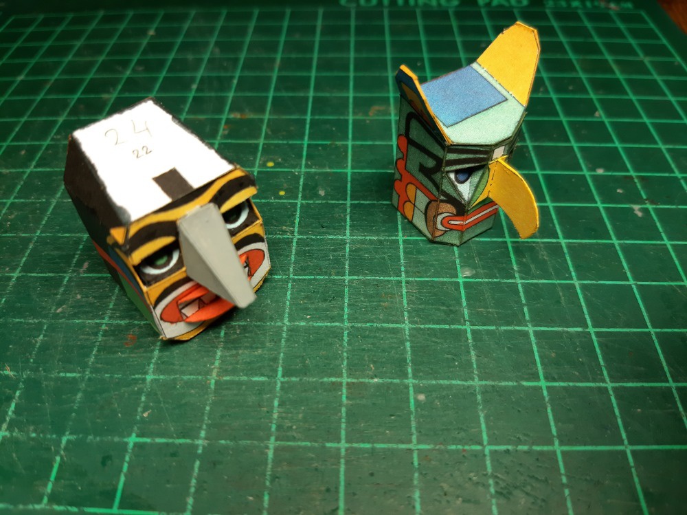 Havraní a Orlí totem (Plná velikost v novém okně) Havraní a Orlí totem