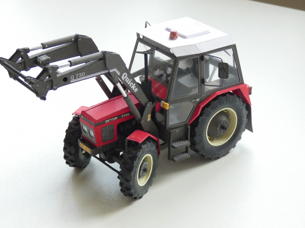 Zetor 7745 s čelním nakladačem Quicke (Plná velikost v novém okně) Zetor 7745 s čelním nakladačem Quicke