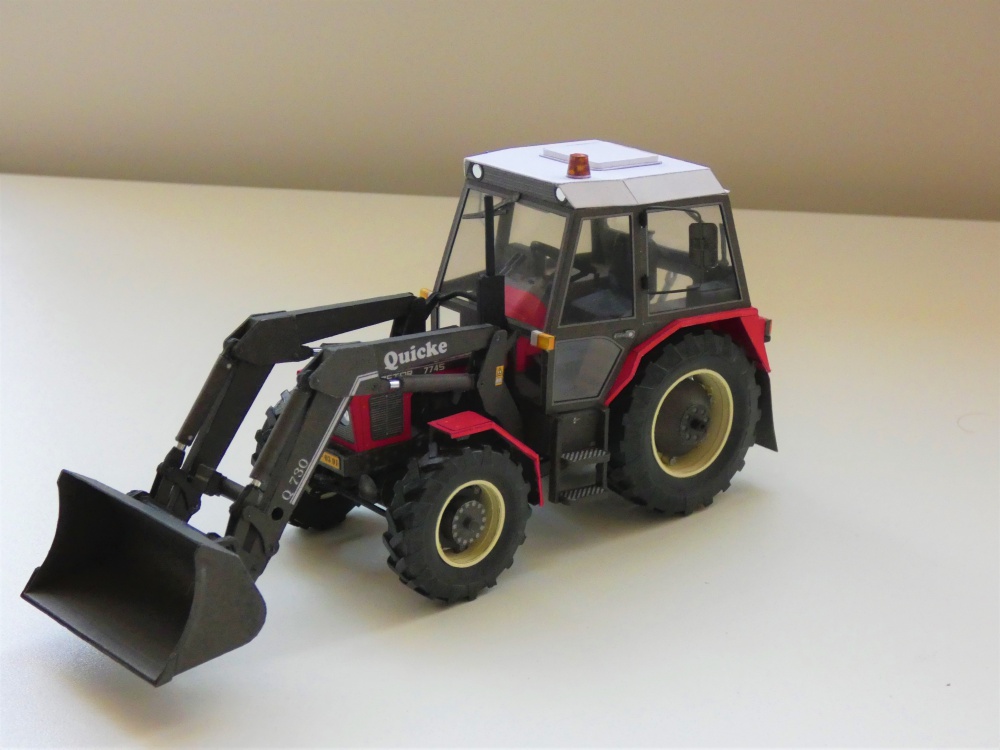 Zetor 7745 s čelním nakladačem Quicke (Plná velikost v novém okně) Zetor 7745 s čelním nakladačem Quicke