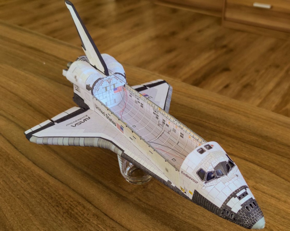 Endeavour (Plná velikost v novém okně) Endeavour